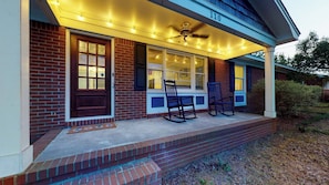 Exterior detail - Pet Friendly, 5 bed home for 12 ppl w/ patio, fire pit in Central Wilmington (Wilmington)