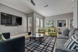 Smart TV, fireplace