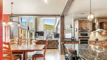 Cabin, Multiple Beds, Hot Tub, Mountain View (MoMountain Fun) | Dining
