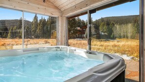 Outdoor spa tub - Momountain Fun Secluded Escape (Breckenridge)