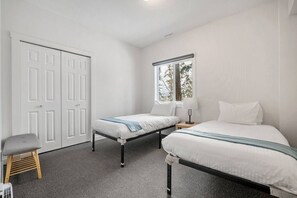 3 habitaciones, escritorio, wifi gratis y ropa de cama 