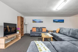 Smart-TV, Bücher, Arbeitsbereiche