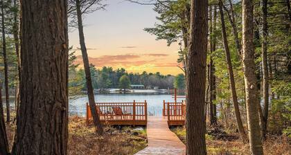 Waterfront Priv Dock, Hot Tub, Game Room Lakeview Sunset Heaven by Avantstay