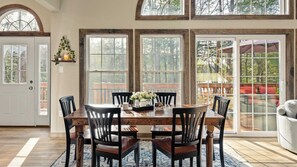 Interior - Waterfront Priv Dock, Hot Tub, Game Room Lakeview Sunset Heaven by Avantstay (Blakeslee)