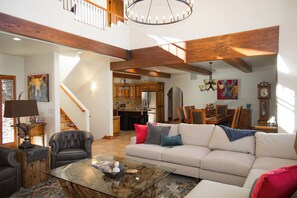 Living area - Sleeps 22 Hot Tub 3 Car Garage Sauna Gym (Angel Fire)