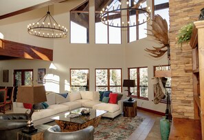 Living area - Sleeps 22 Hot Tub 3 Car Garage Sauna Gym (Angel Fire)