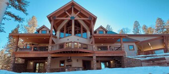 Sleeps 22 Hot Tub  3 Car Garage Sauna Gym 