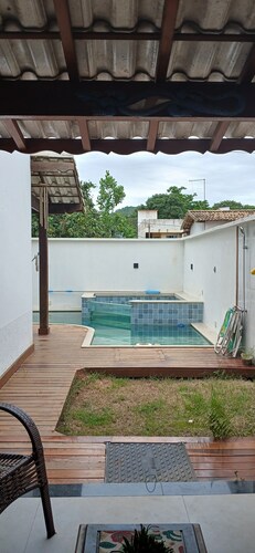 Charming 2-bedroom beach house with WiFi, AC in gorgeous Rio das Ostras