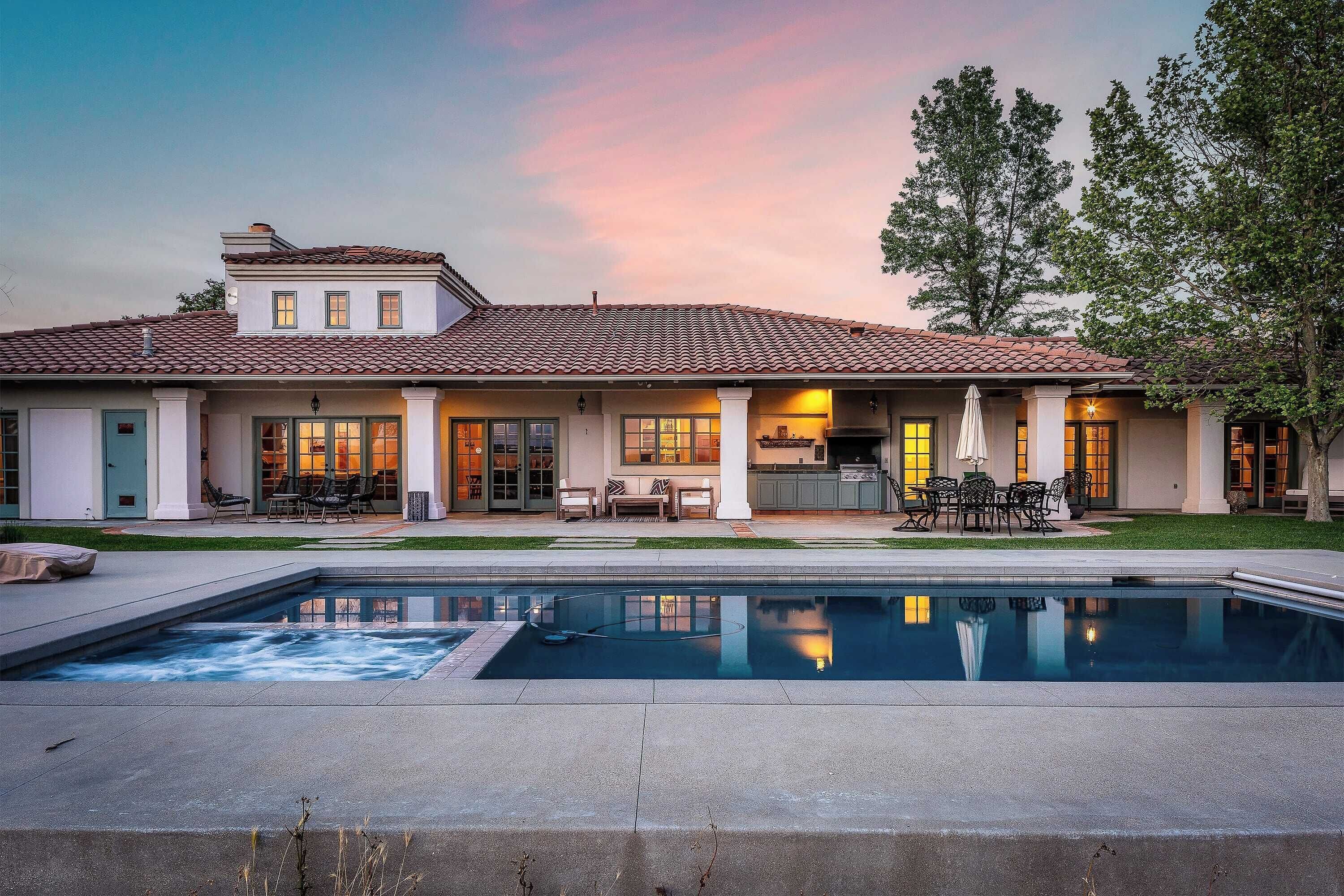 المنشأة من الداخل