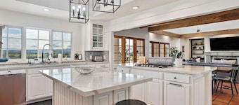 40-acre Wine Trail Estate Vineyard Views, Pool, Hottub Wellsona by Avantstay