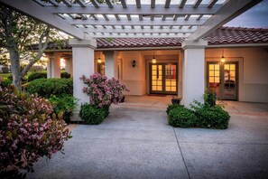 House (4 Bedrooms) | Interior - 40-acre Wine Trail Estate Vineyard Views, Pool, Hottub Wellsona by Avantstay (Paso Robles)