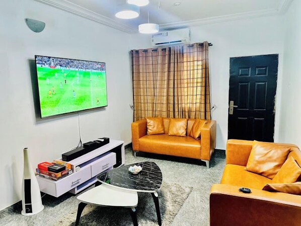 Økonomileilighet, balkong, byutsikt | Oppholdsområde