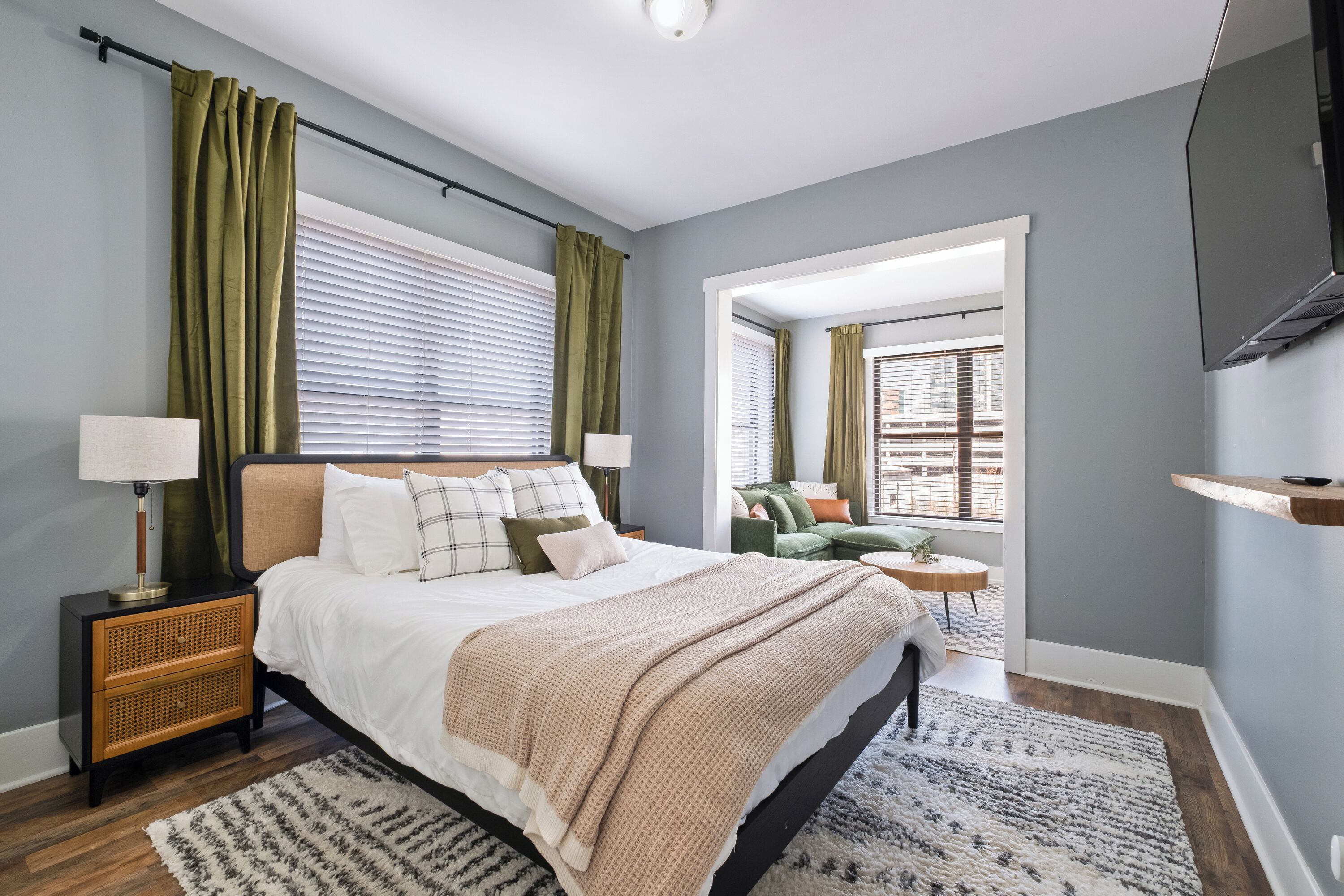 5 soverom, skrivebord, strykejern/-brett og wi-fi (inkludert)