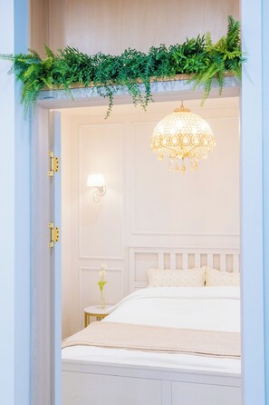 3 bedrooms, iron/ironing board, travel crib, free WiFi