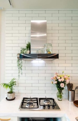 Fridge, microwave, dishwasher, coffee/tea maker