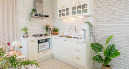 Haiyan sky "Bright cottage in the city with color close to the sky"