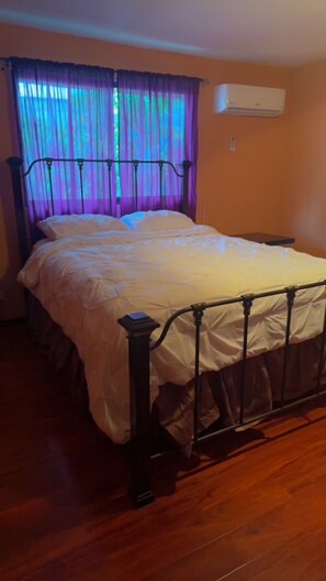 2 habitaciones, tabla de planchar con plancha, wifi y ropa de cama