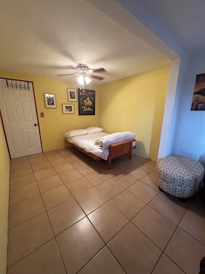 2 chambres, fer et planche à repasser, Wi-Fi, draps fournis