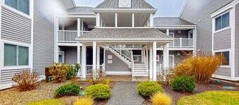 Cozy condo with golf course view, balcony, W/D, AC, & games