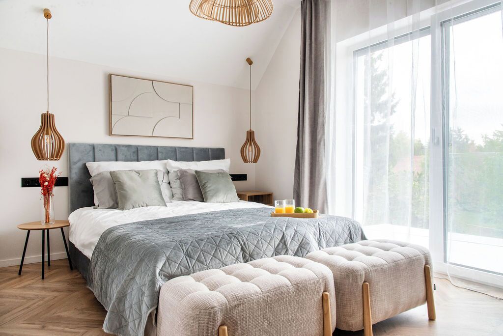 4 bedrooms, desk, iron/ironing board, WiFi