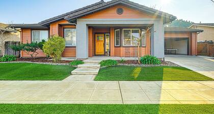 26 Mi to Fresno: Pet-Friendly Home in Reedley!