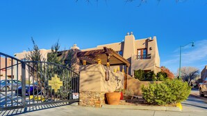 Exterior - Luxury Condo in the Heart of Santa Fe: Corazon 32 (Santa Fe)