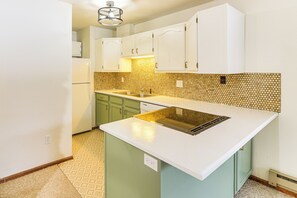 Frigorifero, forno, piano cottura, lavastoviglie