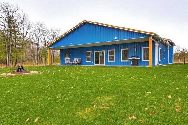 Green Bay Vacation Rental | 3BR | 2BA | Step-Free Access | 3,000 Sq Ft