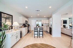 Fridge, microwave, oven, stovetop - Bright & Charming Entire House in Peaceful Neighborhood (Leander)