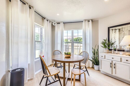 Bright & Charming Entire House in Peaceful Neighborhood