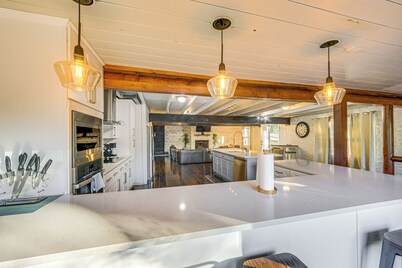Game Room, Trails! 30-Acre Lakefront Streetman Gem