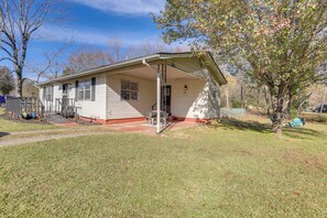 Exterior - Nature Lover's Haven w/ Fire Pit in Pangburn! (Pangburn)