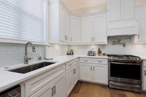 Moondance on Magnolia - the perfect location in Ocean Springs. Walk to downtown!