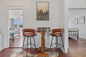 4 室のベッドルーム、WiFi、ベッドシーツ