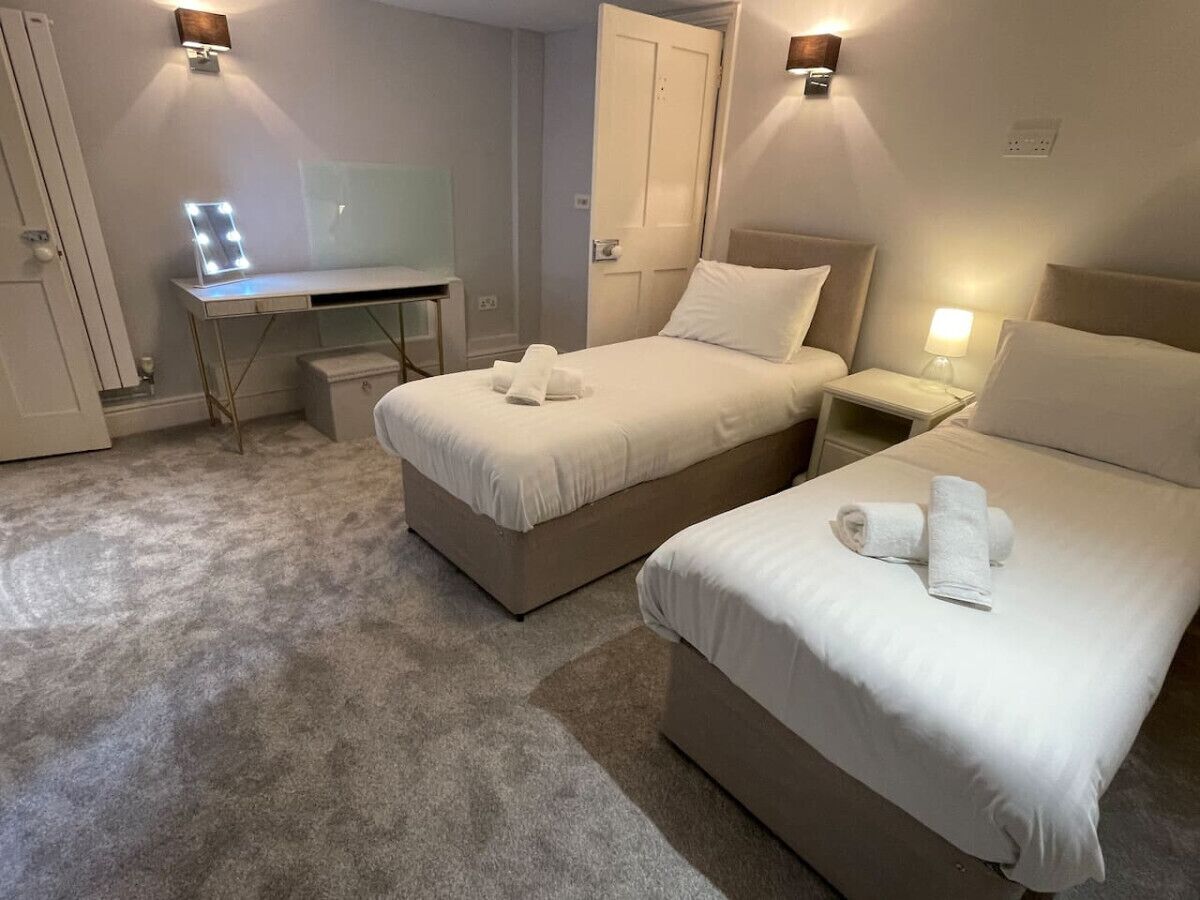 3 bedrooms, desk, iron/ironing board, free WiFi