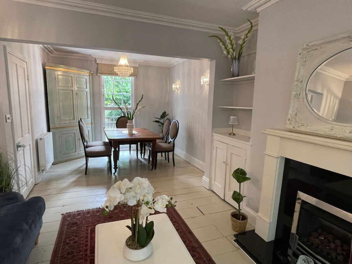 Smart TV, fireplace, offices, computer monitors