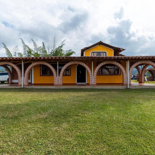 HOTEL WITH POOL IN GUATAPE