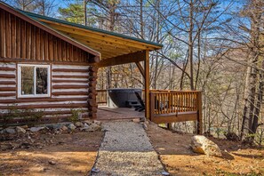 Terrace/patio - Cozy cabin in awesome Asheville, Hot tub, Fire pit, Dog friendly (Asheville)