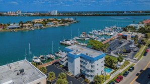 Marina - Charming and Spacious Studio in Delightful Clearwater Beach (Clearwater Beach)