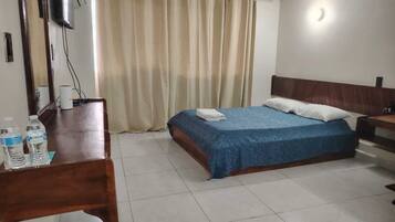 Comfort Room | Premium bedding, down comforters, pillowtop beds, laptop workspace