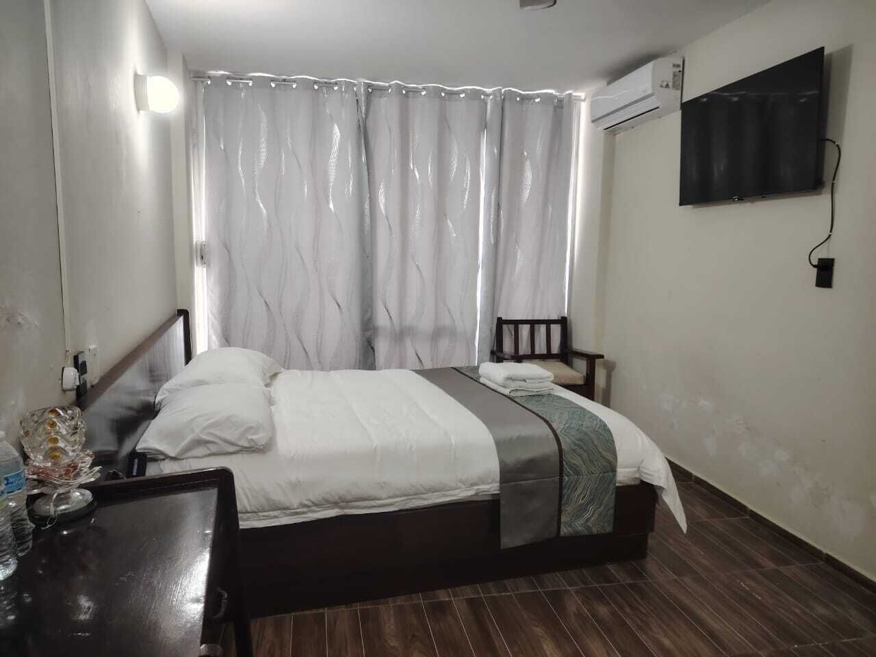 Executive Room | Premium bedding, down comforters, pillowtop beds, laptop workspace