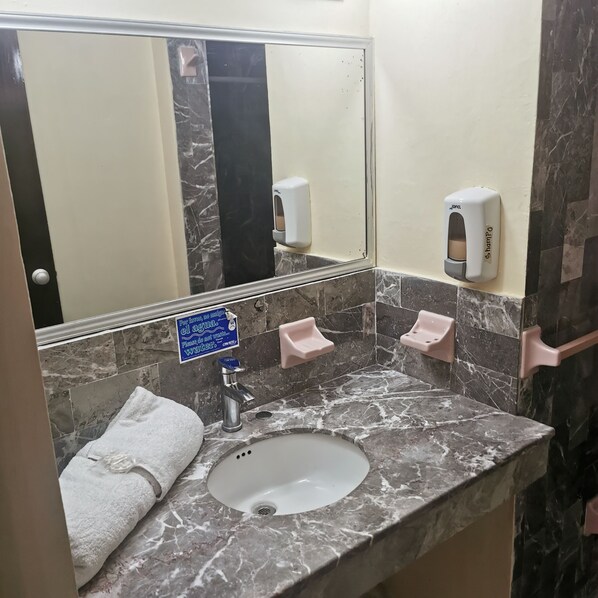 Comfort kamer | Badkamer | Zeep, shampoo, toiletpapier