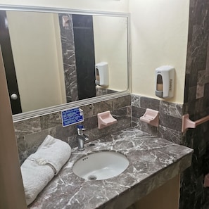 Comfort Double Room | Bathroom