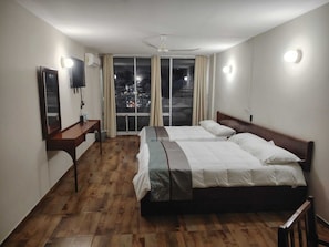 Laptop workspace, free WiFi, bed sheets