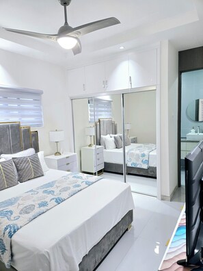 3 habitaciones, tabla de planchar con plancha, wifi y ropa de cama 