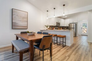 Dining - Park Place, Bastrop Beauty (Bastrop)