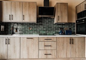 Suite, 1 Queen Bed, Private Bathroom, City View | Private kitchen