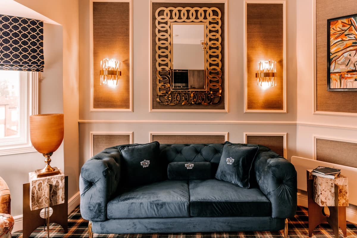 Suite, 1 Bedroom, Private Bathroom, City View | Living area