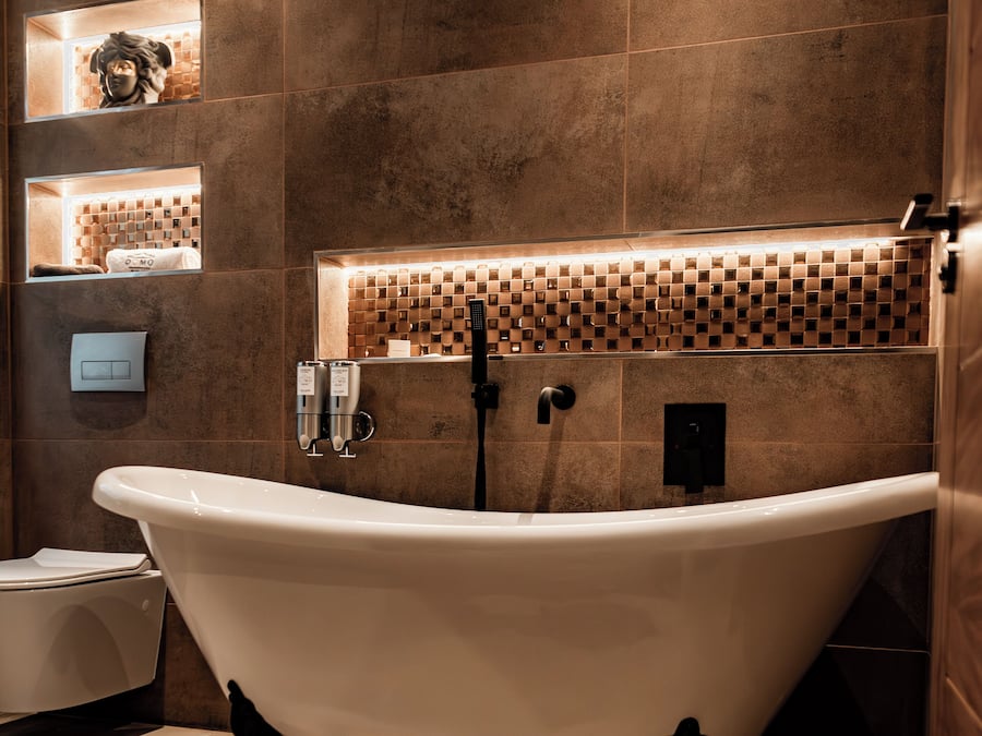 Suite, 1 Bedroom, Bathtub, Courtyard View | Bathroom | Hair dryer, towels, soap, shampoo