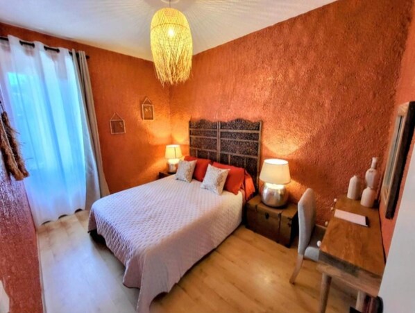 2 多间卧室、办公桌、熨斗/熨衣板、旅行婴儿床